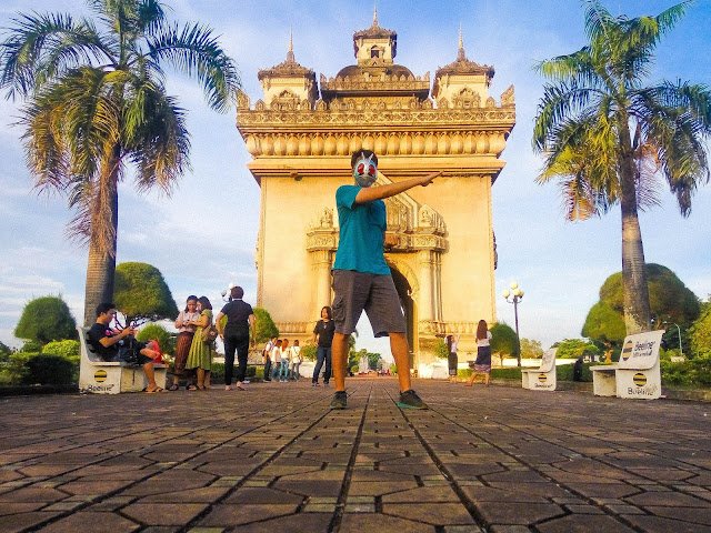 Ransel Bertopeng, Asean Backpacking, backpacking, SEA, SEA travel, Indochina travel, patuxai, laos, vientiane