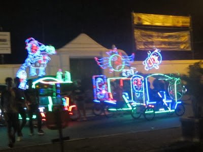 Suasana malam di alun-alun Jogja