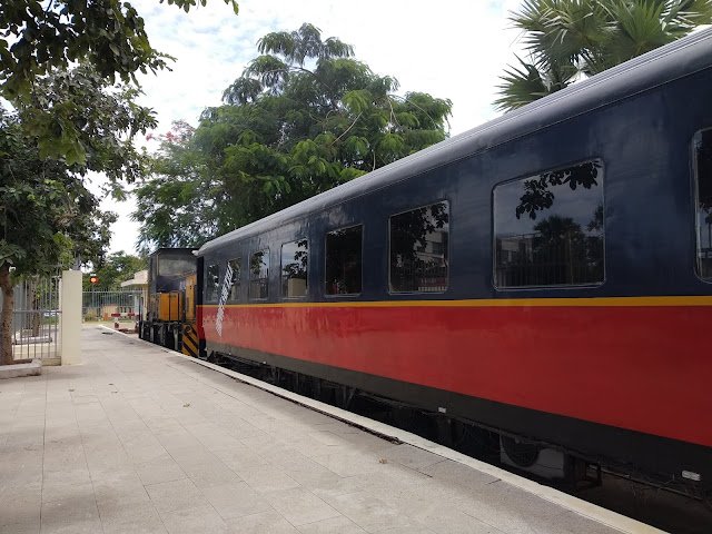 phnom penh, ransel bertopeng, transportation cambodia, transportation phnom penh, airport train