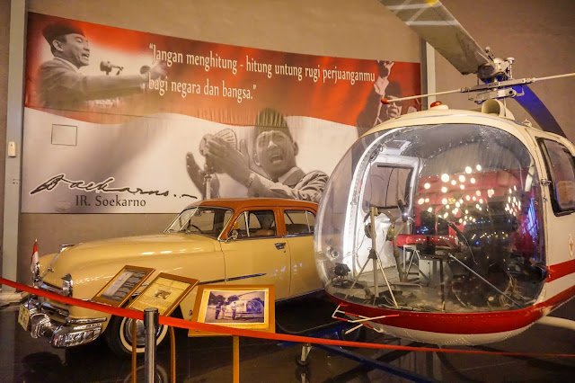 Mobil dan Helikopter Soekarno-Museum Angkut Batu