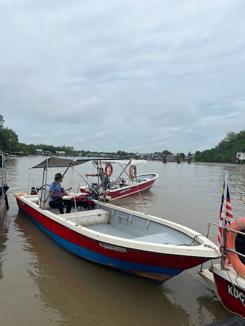 Transportasi Perahu yang digunakan untuk ke Bako National Park