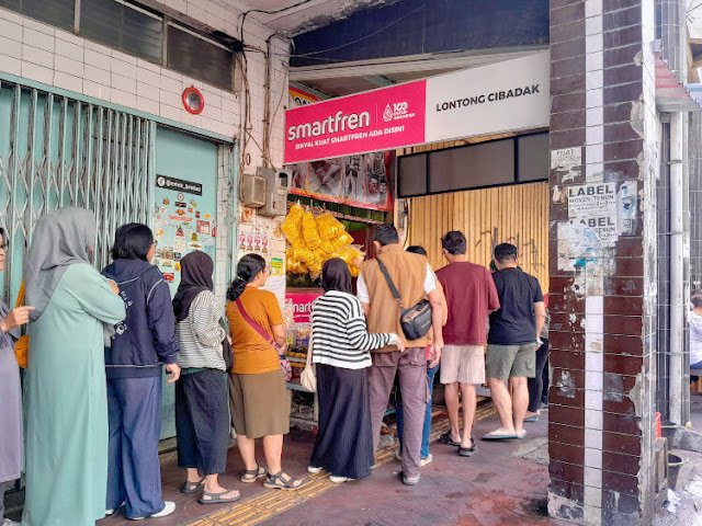 antrean lontong cibadak