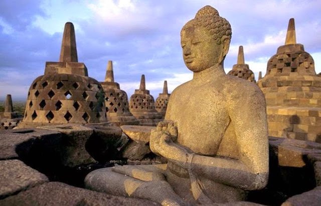 Patung Budha Candi Borobudur