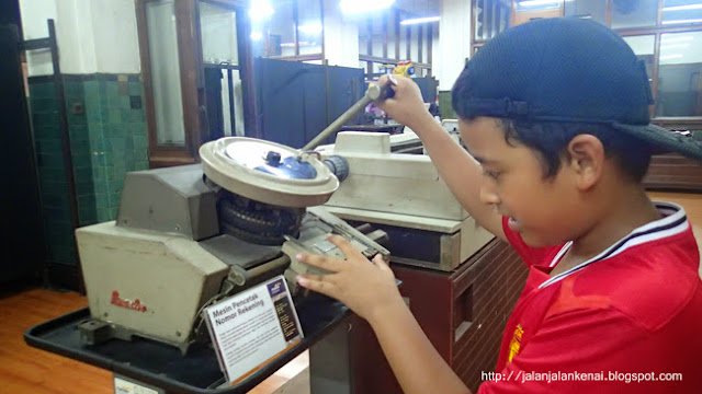 koleksi perbankan tempo dulu di Museum Bank Mandiri