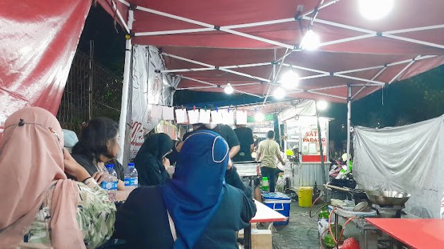 makan malam di japanese street food