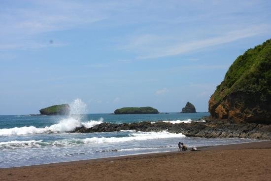 Pantai Watu Ulo