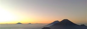 Pemandangan di Puncak Gunung Prau Dieng 