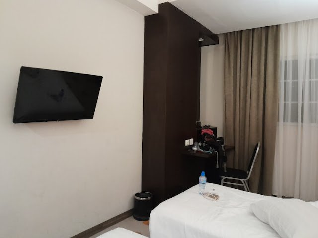 suasana kamar fox harris hotel bandung