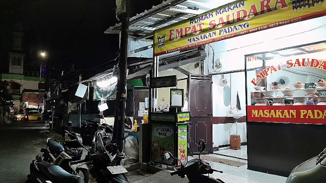 makam malam di rumah makan padang pasar rawamangun