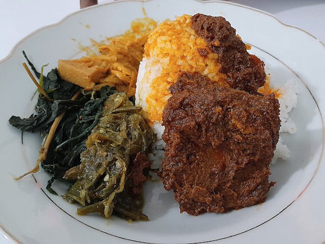 rendang nasi padang empat saudara rawamangun