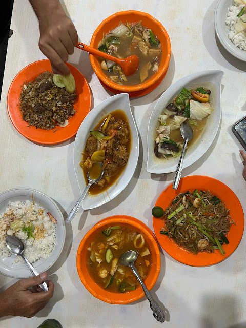 Menikmati kuliner di kampung halaman memang salah satu resolusi saat mudik. Ini membuat hati gembira dan bahagia.