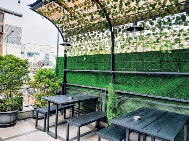 Kopdar di Waltie's Rooftop Cafe Rawamangun area rooftoop di waltie's