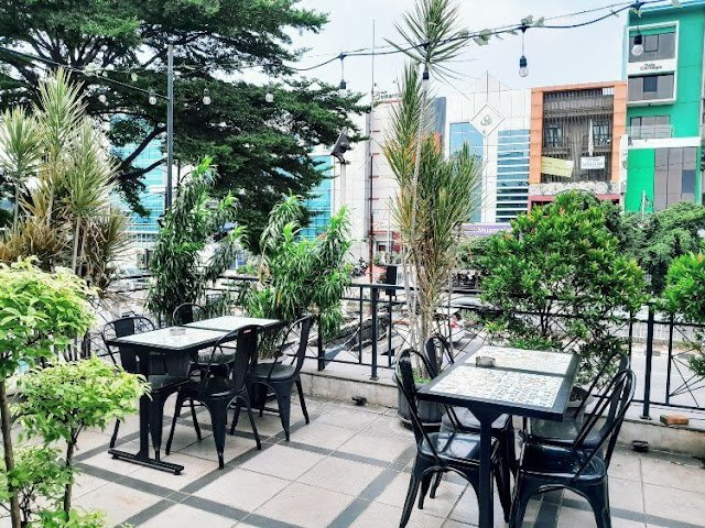 Kopdar di Waltie's Rooftop Cafe Rawamangun cafe rooftop di jakarta timur