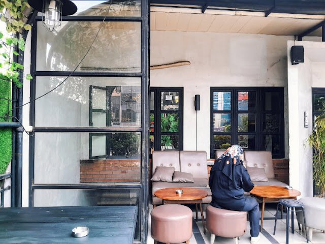 Kopdar di Waltie's Rooftop Cafe Rawamangun suasana di cafe rooftop jakarta timur