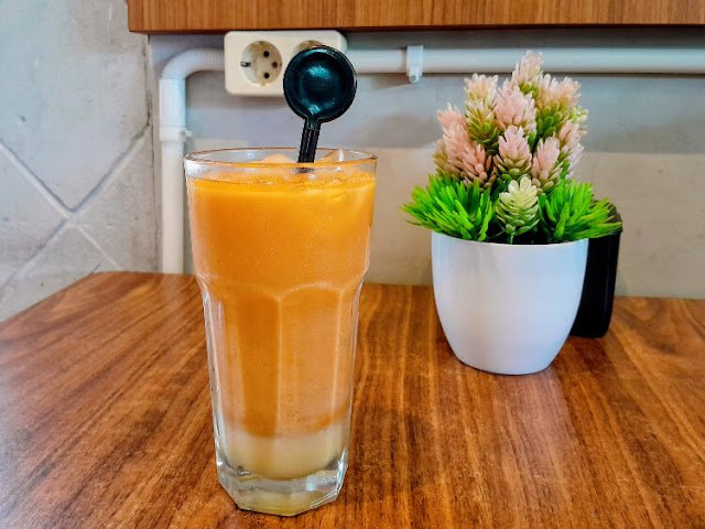 Kopdar di Waltie's Rooftop Cafe Rawamangun thai tea waltie's rawamangun