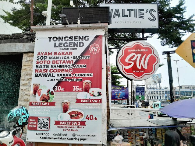 Kopdar di Waltie's Rooftop Cafe Rawamangun tongseng kaming legend di jakarta timur