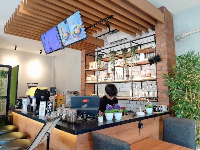 Kopdar di Waltie's Rooftop Cafe Rawamangun jam operasional waltie's dan resto sw