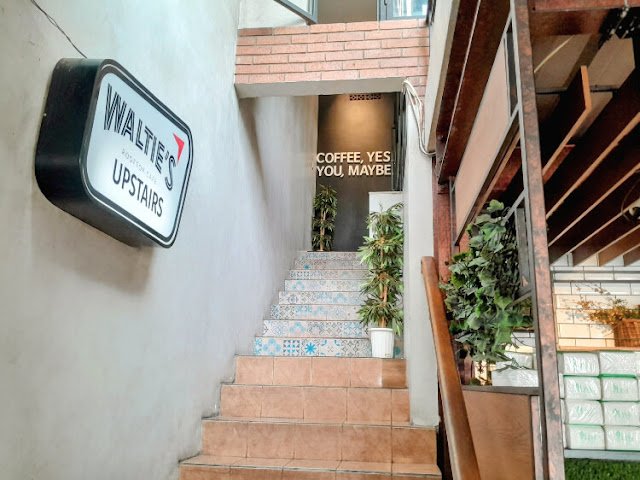 Kopdar di Waltie's Rooftop Cafe Rawamangun Waltie's cafe rooftop dekat mal arion